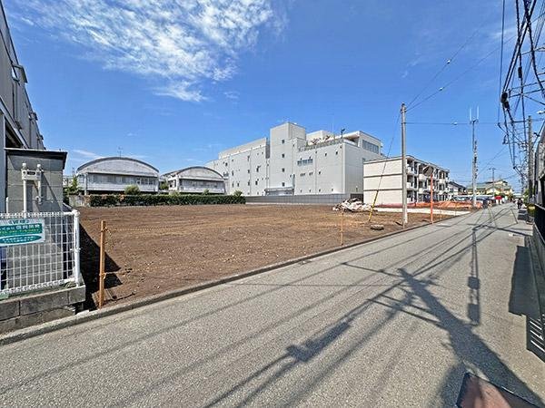 前面道路含む外観