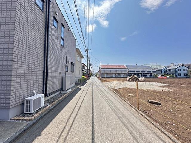 前面道路含む外観