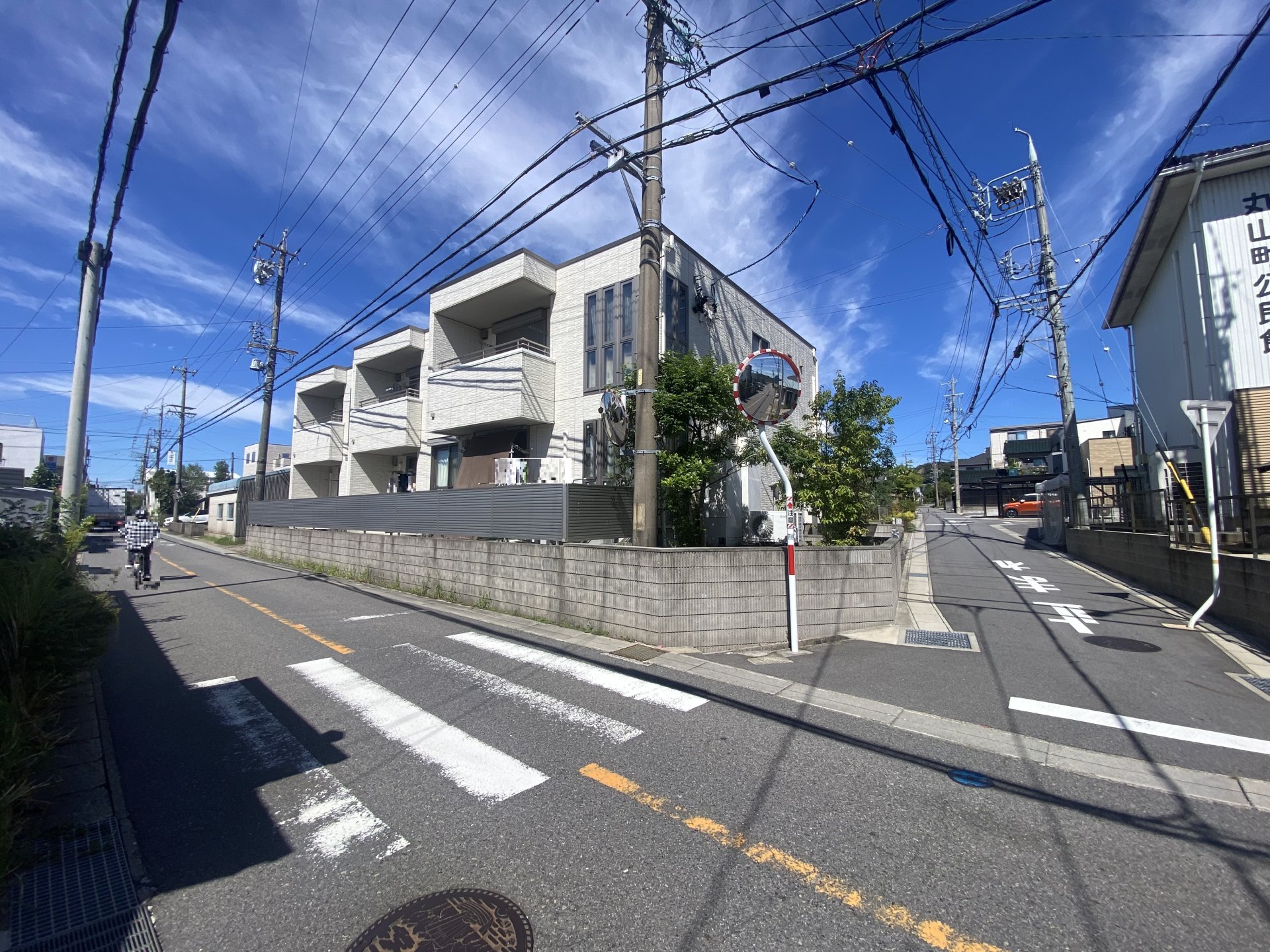 前面道路含む外観