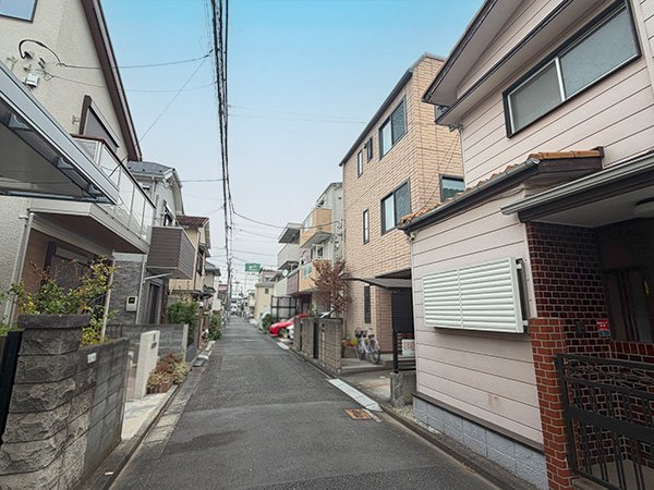 前面道路含む外観