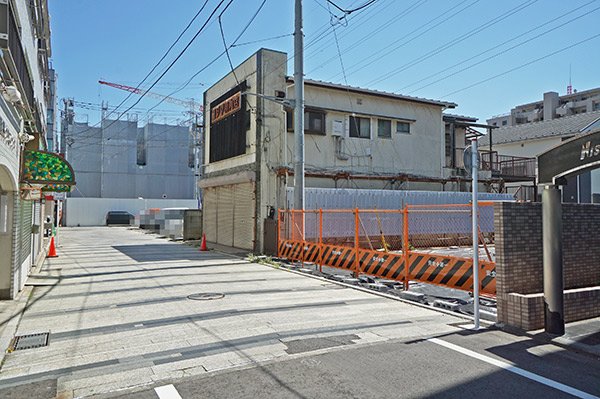 前面道路含む外観