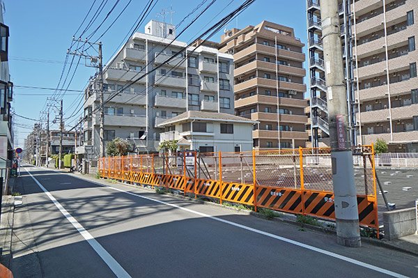 前面道路含む外観