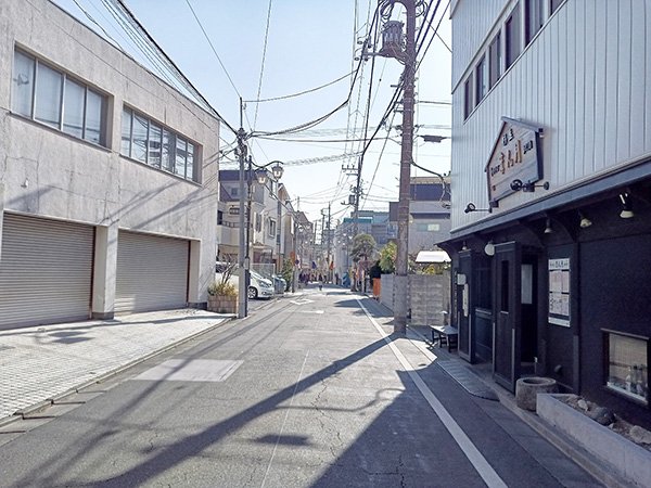 前面道路含む外観