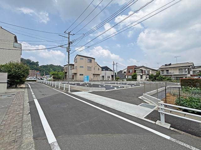 前面道路含む外観