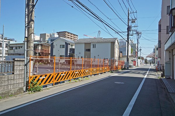 前面道路含む外観