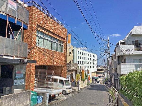 前面道路含む外観