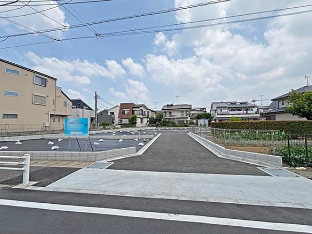 前面道路含む外観