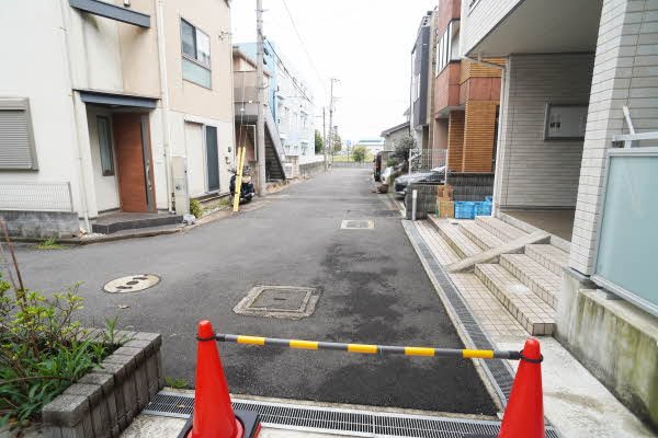 前面道路含む外観