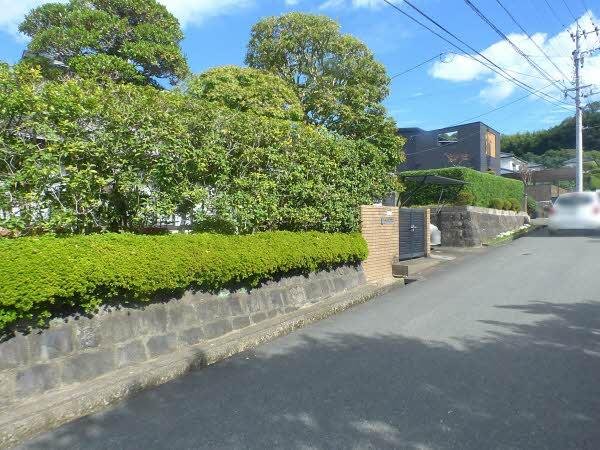 前面道路含む外観