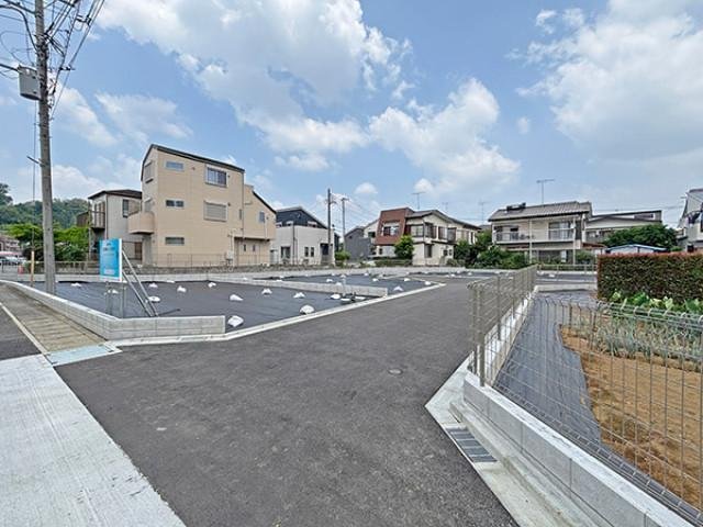 前面道路含む外観