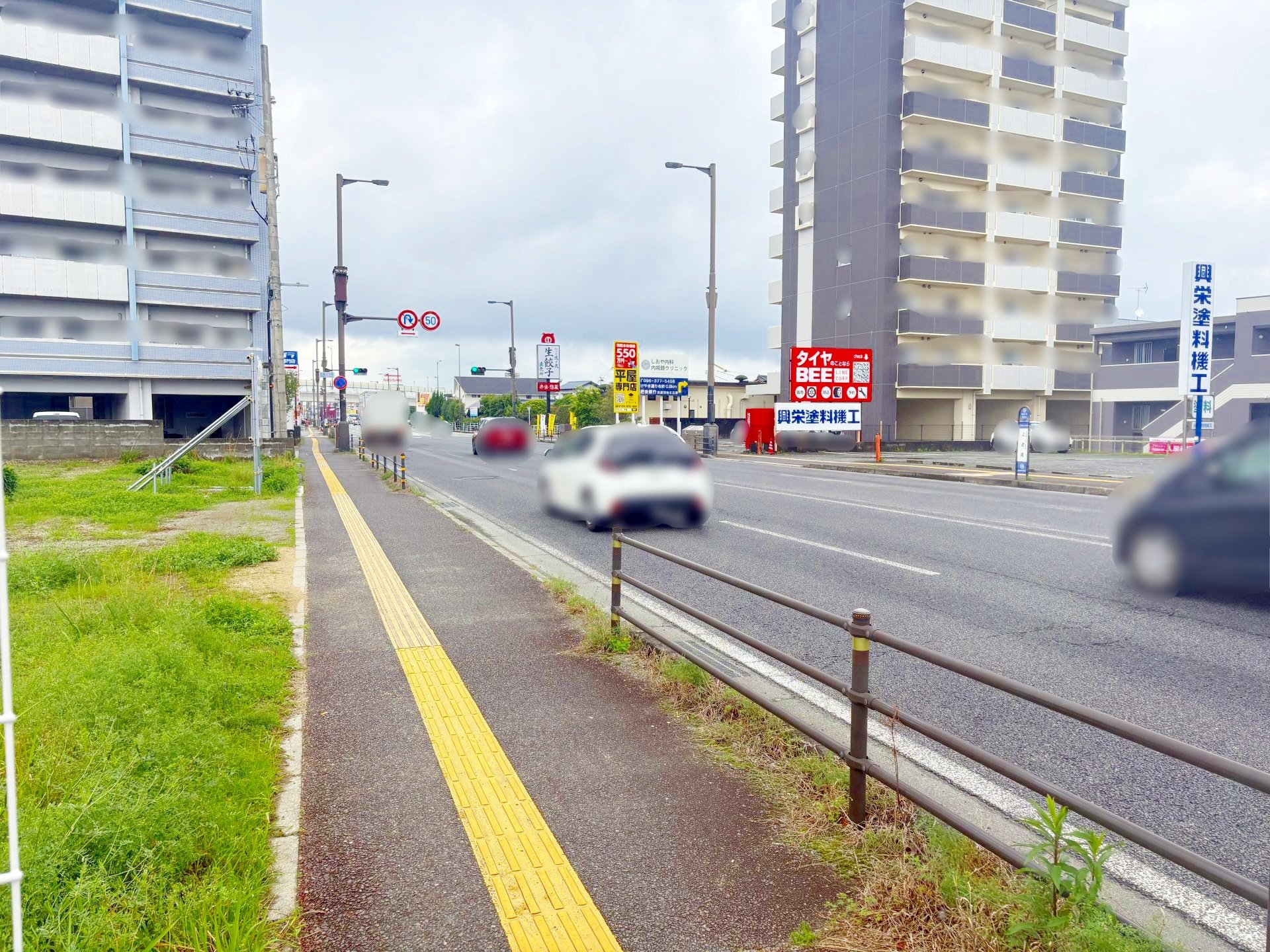 前面道路含む外観