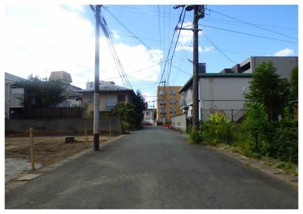 前面道路含む外観