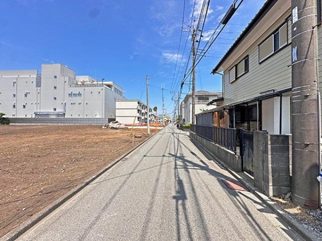 前面道路含む外観