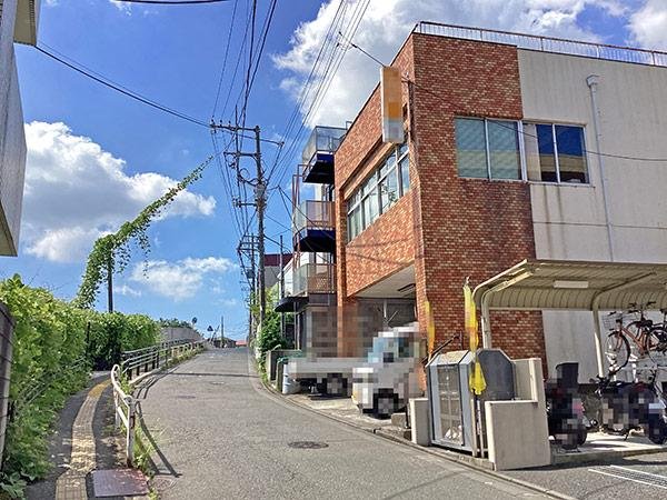 前面道路含む外観