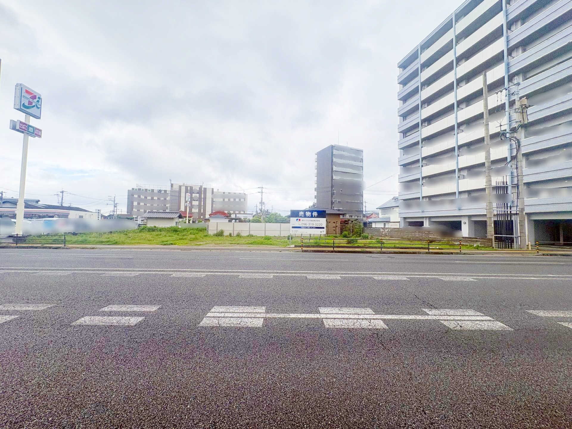 前面道路含む外観