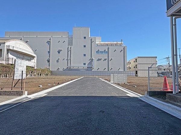 前面道路含む外観