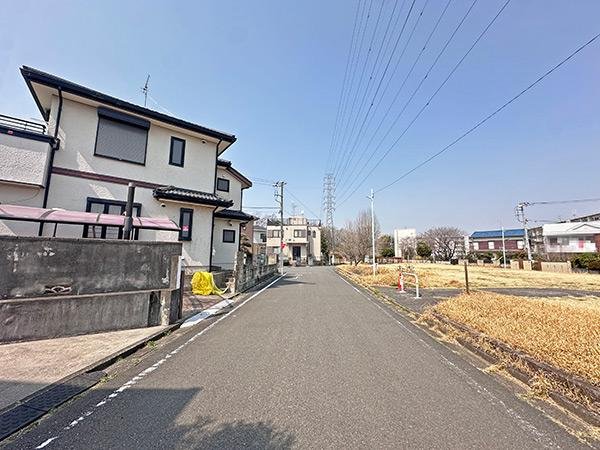 前面道路含む外観