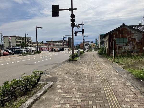 前面道路含む外観