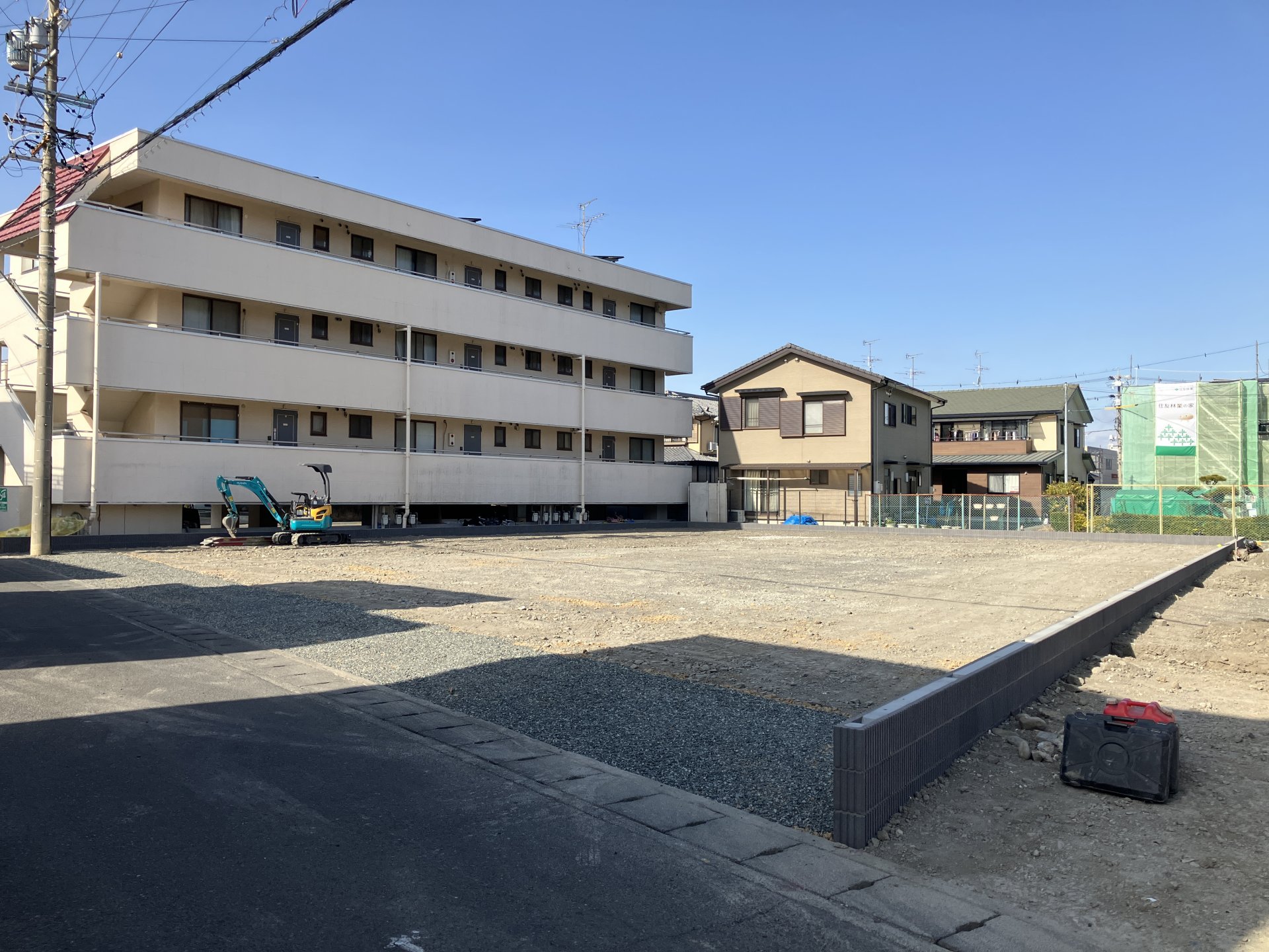 前面道路含む外観