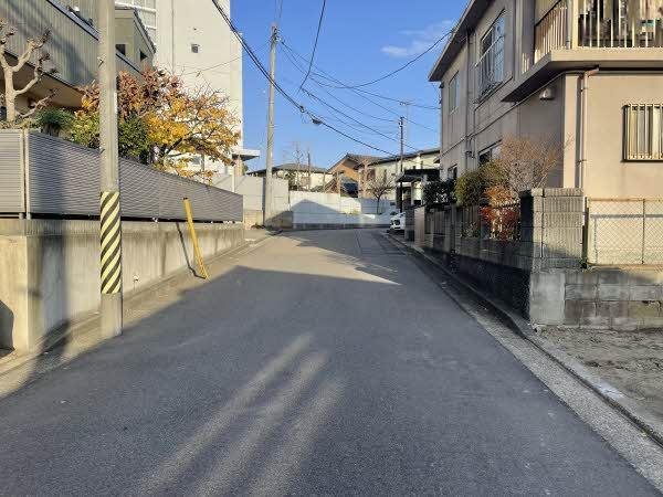 前面道路含む外観