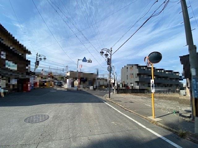 前面道路含む外観