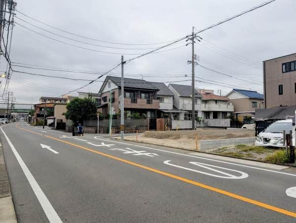 前面道路含む外観