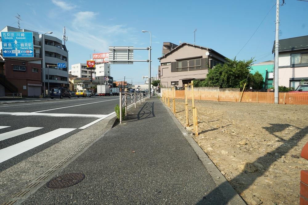 前面道路含む外観