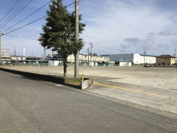 前面道路含む外観