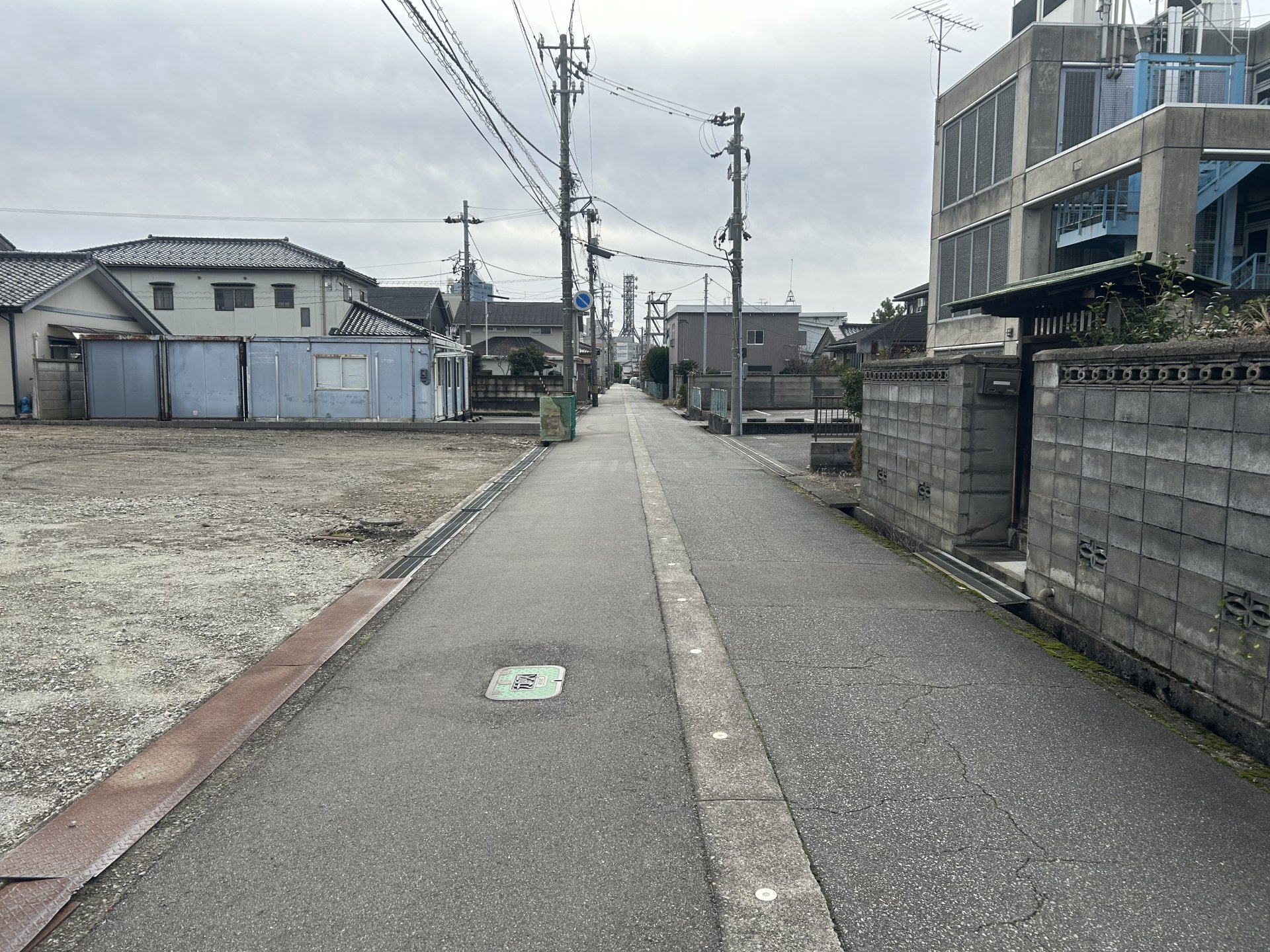 前面道路含む外観