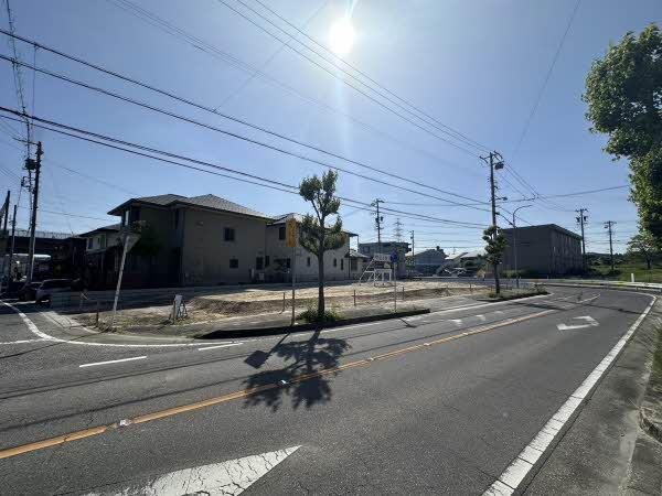 前面道路含む外観