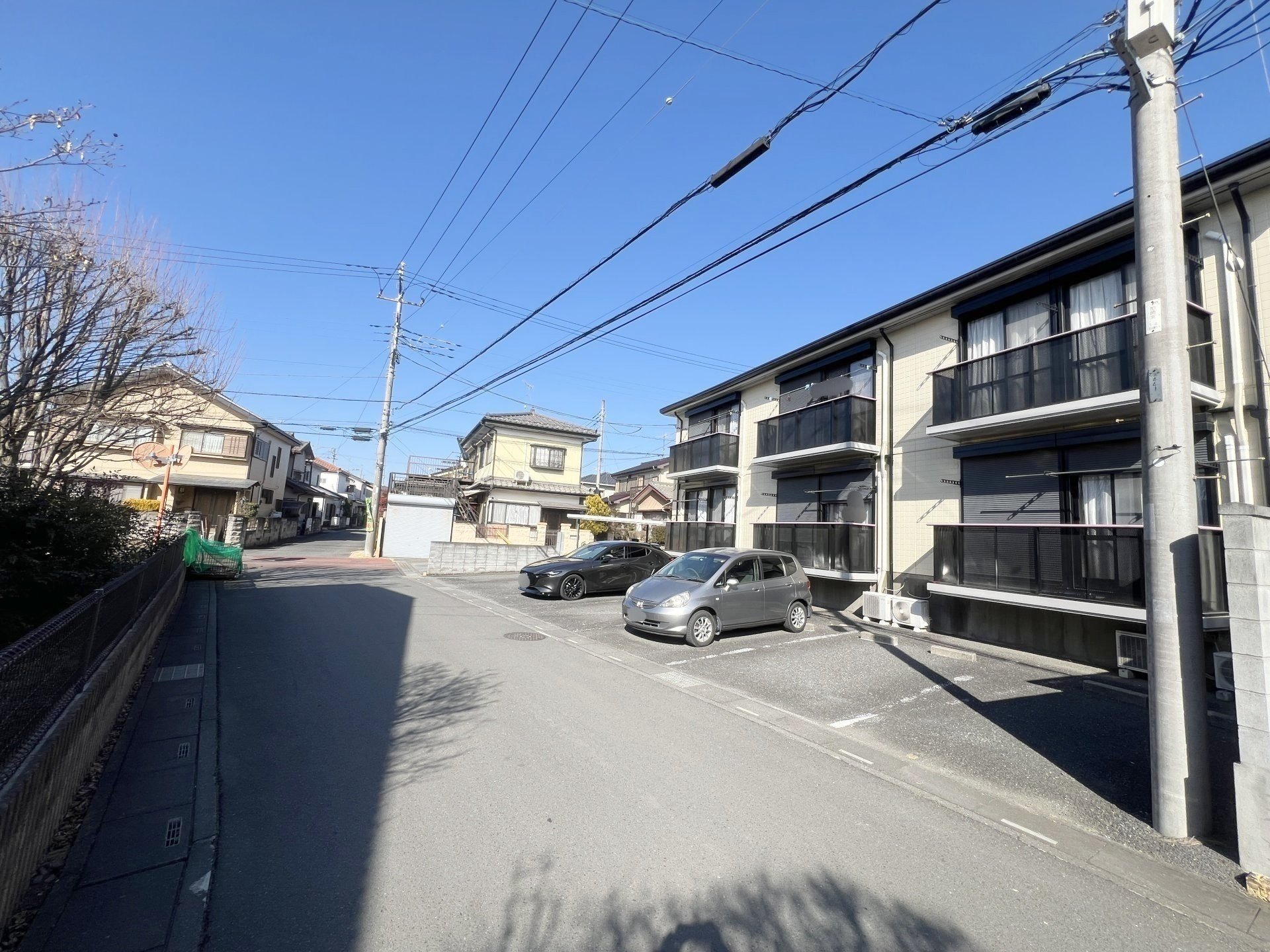 前面道路含む外観