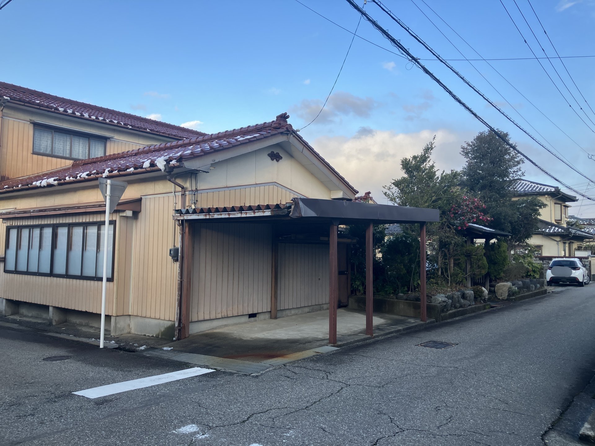 前面道路含む外観