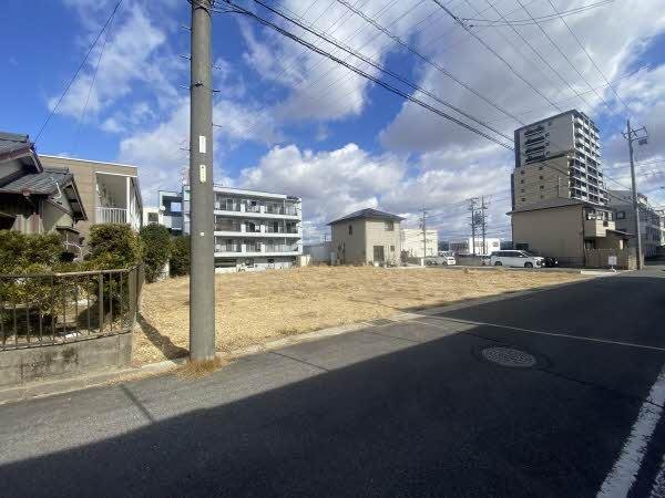 前面道路含む外観