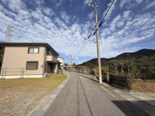 前面道路含む外観