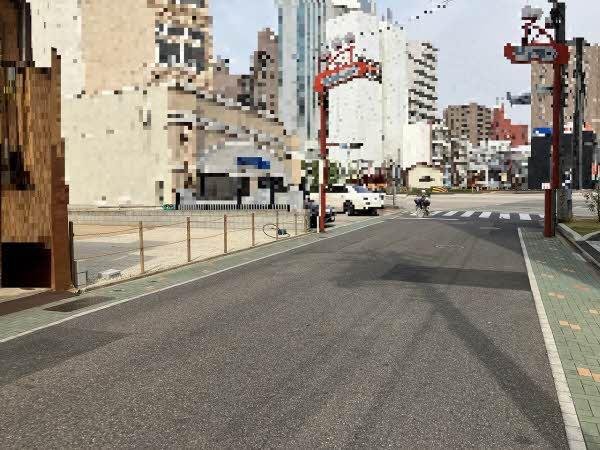 前面道路含む外観