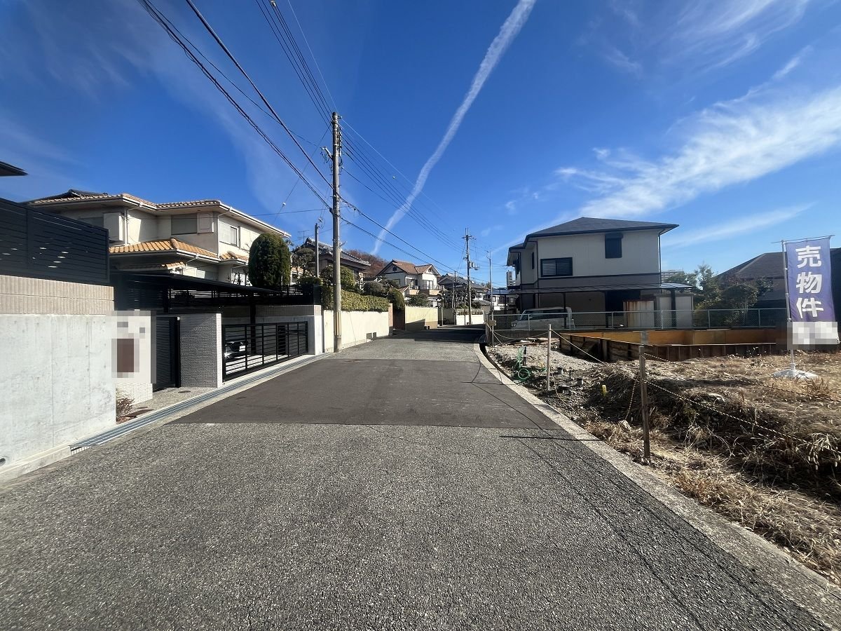 前面道路含む外観