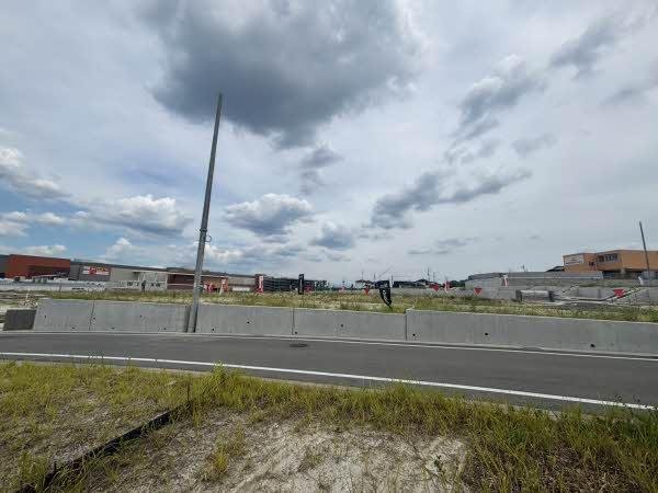 前面道路含む外観