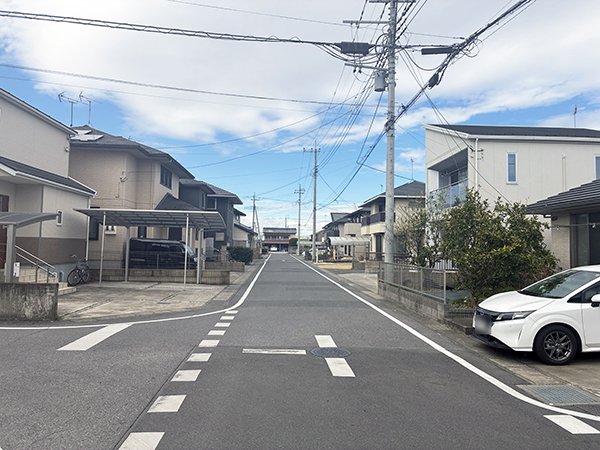 前面道路含む外観