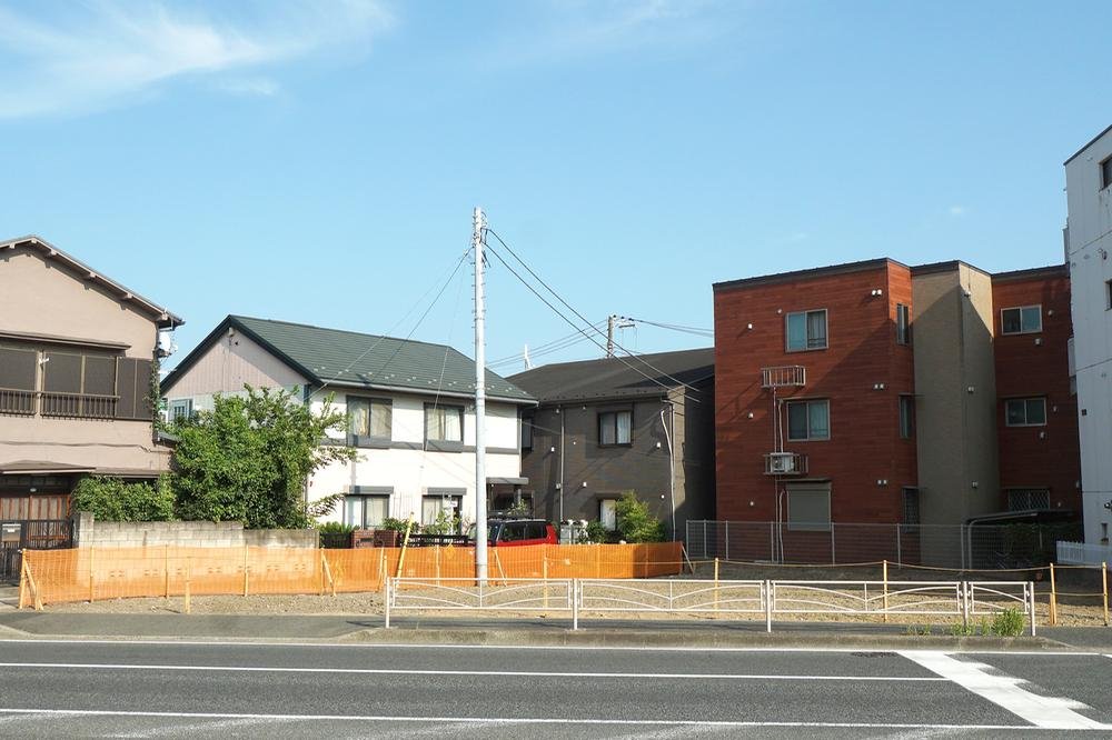 前面道路含む外観