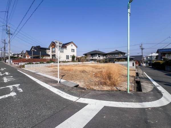 前面道路含む外観