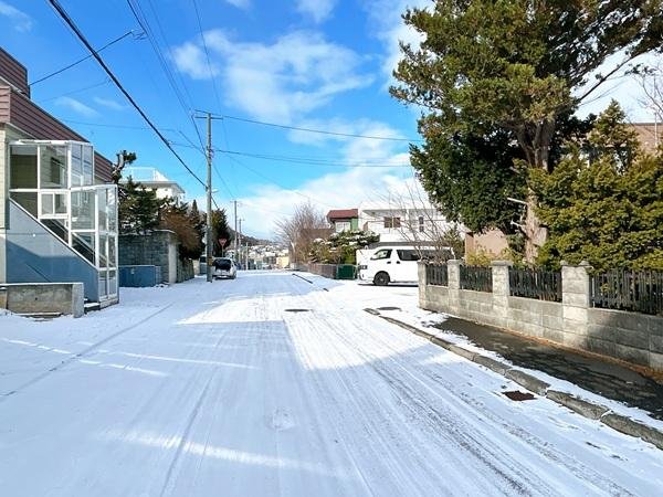 前面道路含む外観