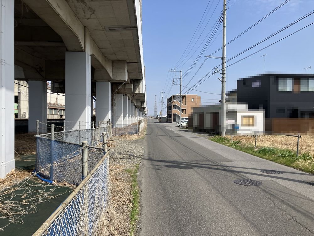 前面道路含む外観