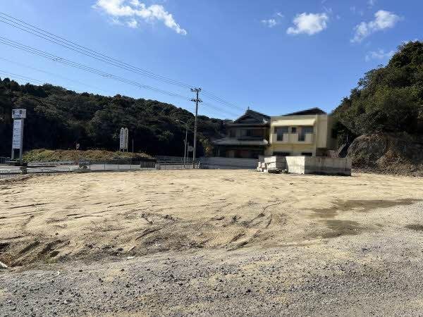 前面道路含む外観