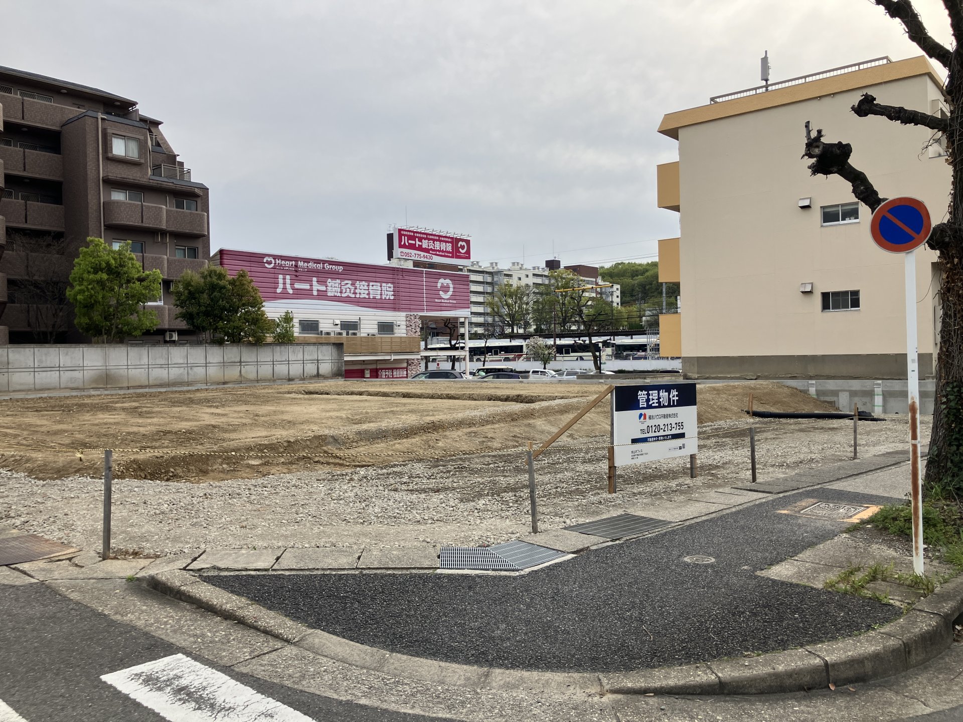 前面道路含む外観