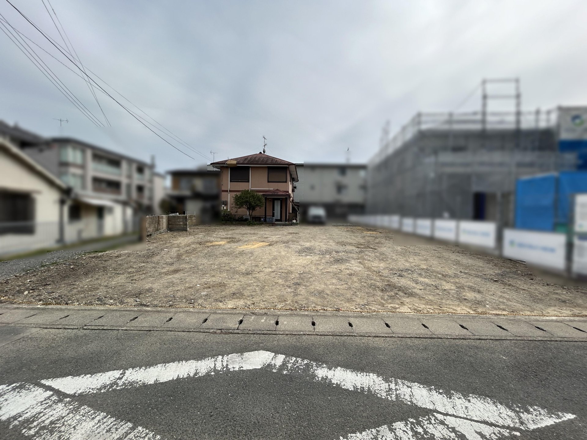 前面道路含む外観