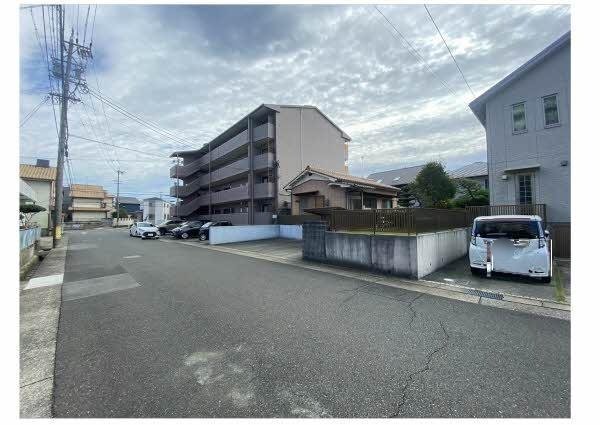 前面道路含む外観