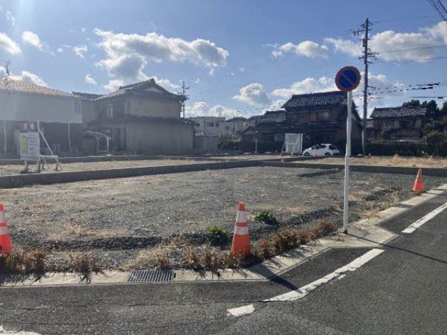 前面道路含む外観