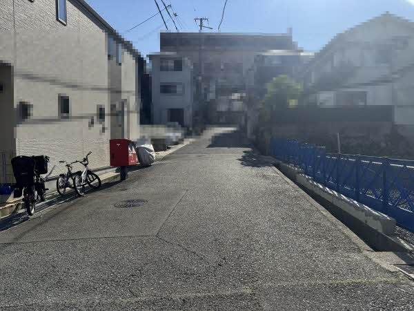 前面道路含む外観