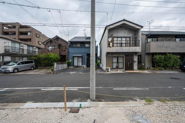 前面道路含む外観