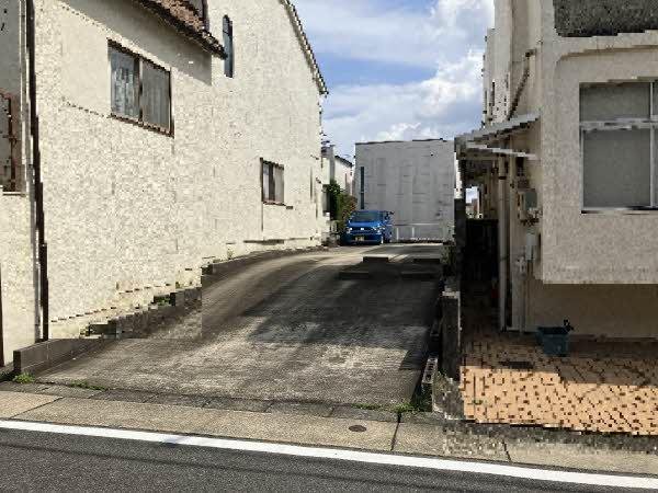 前面道路含む外観